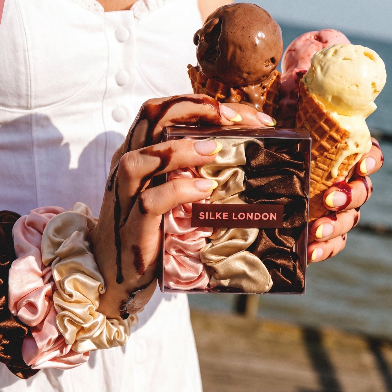 Silk Large Scrunchies - Mocha Blush
